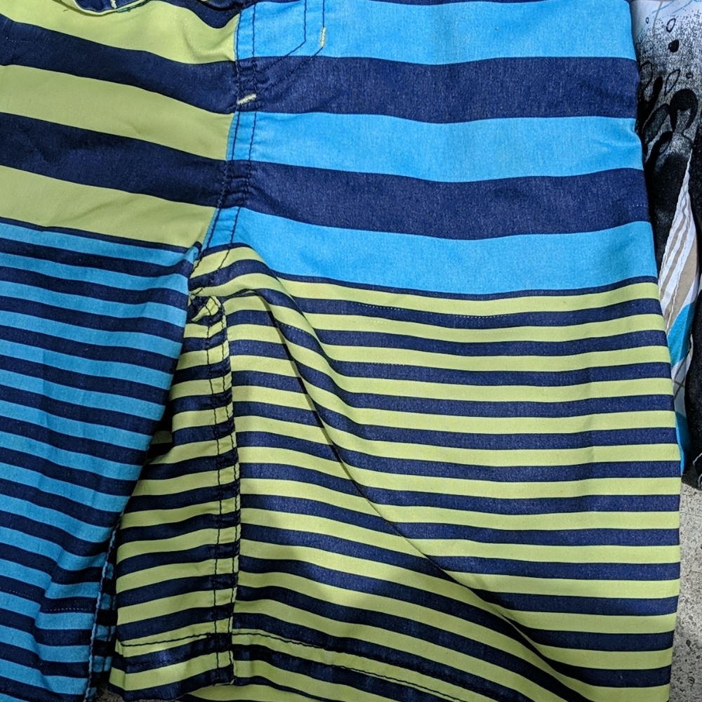 2 Medium Swim Trunks - Picture 4 of 5